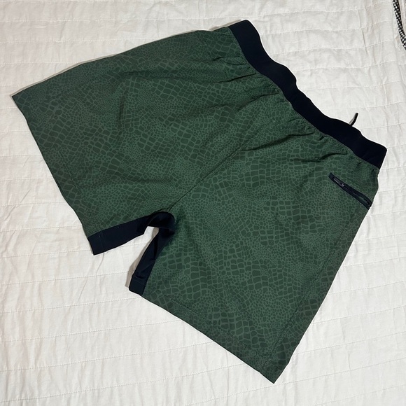 Men's Green Patterned Shorts - Picture 3 of 4
